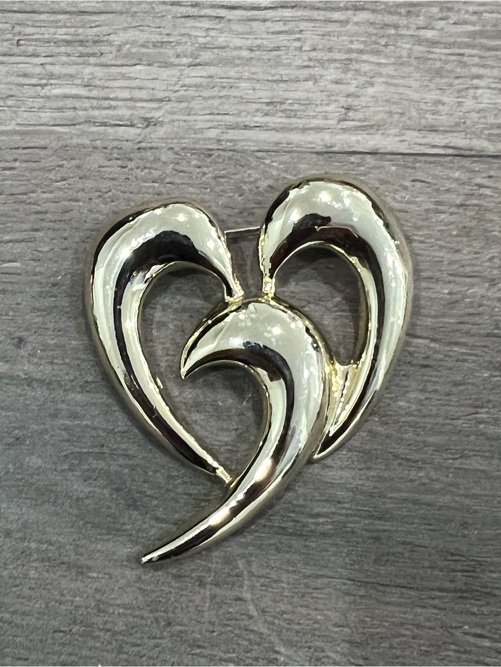 Silver Heart Wave Brooch - Silver